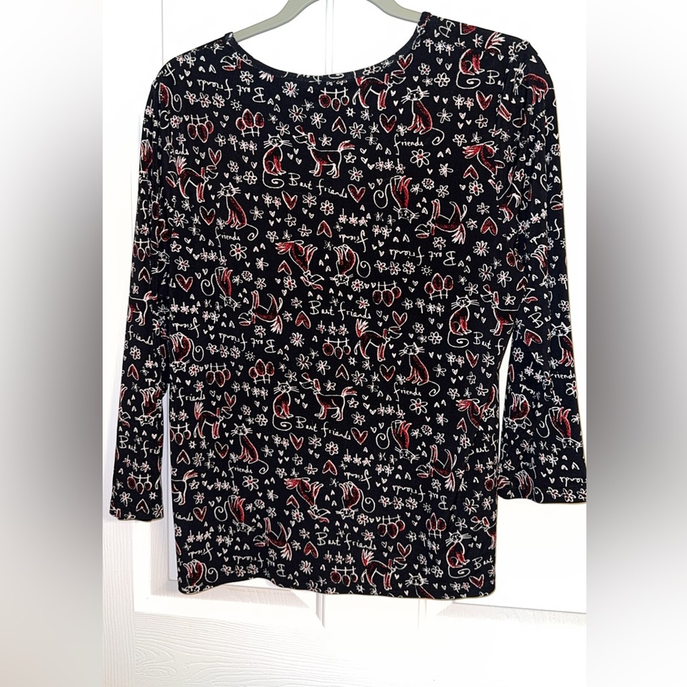 Women’s Large shirt with cats, hearts, and the words "Best Friends" - Picture 2 of 3